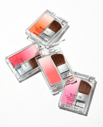 華やかなふわり柔らかい頬にスタイリッシュなカラーも自然な仕上がり　スージーブラッシュオン